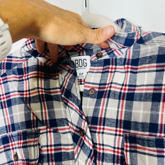 BDG Urban Outfitters Gray Red White Blue Flannel Plaid Crop Oversized Shirt Butt - Picture 10 of 11